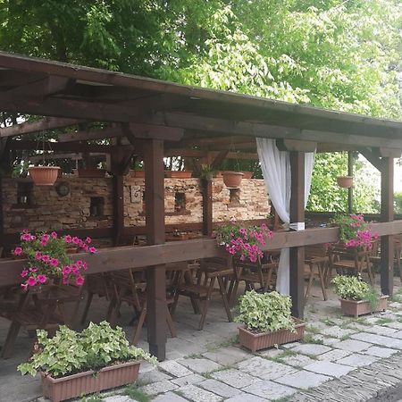 Семеен Хотел-Ресторант Маламовата Къща 고체 델체프 외부 사진